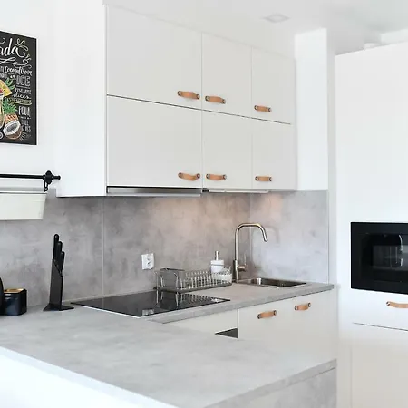 Mietowy Z Miejscem Postojowym W Garazu Апартаменты